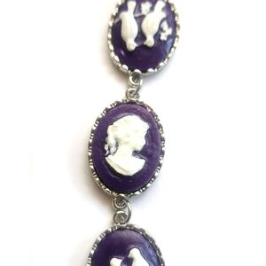 Cameo bracelet with birds
